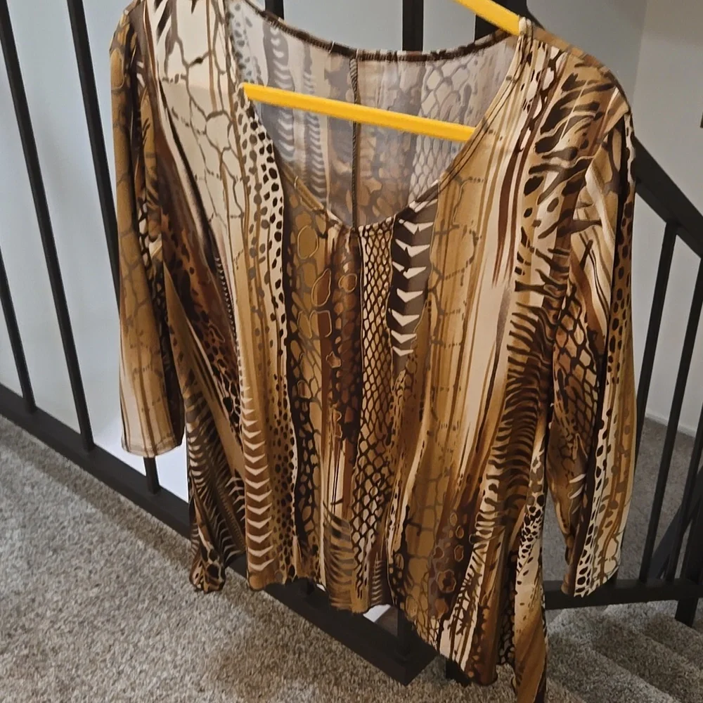 Animal Print Top - Picture 6 of 7